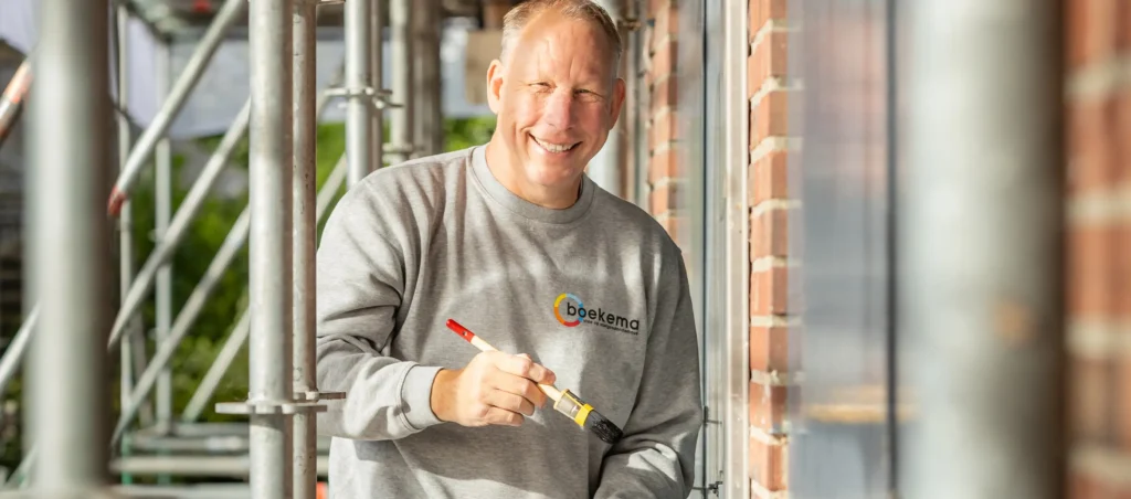Als Meewerkend Voorman werk je mee en geef je leiding aan onderhoudsvaklieden in verschillende disciplines op de projecten. Door voorbereiding en coördinatie ondersteun je de uitvoering van werkzaamheden. Dit omvat onder andere het bestellen van materialen en gereedschappen, het bijhouden van de administratie en het toezien op de naleving van de voorschriften en procedures op het gebied van veiligheid, kwaliteit, Arbo en milieu.