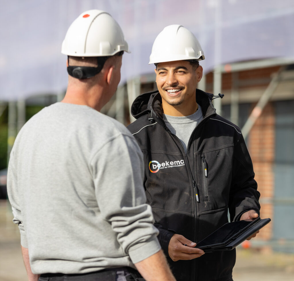 Als bouwopruimer/sloper ben je verantwoordelijk voor het schoon en opgeruimd houden van de projecten. Daarnaast voer je alle voorkomende sloopwerkzaamheden uit. De uiteenlopende werkzaamheden voer je uit op onze projecten. Dit zijn omvangrijke en uitdagende onderhouds- en renovatieprojecten voor de opdrachtgevers van Boekema, met name woningcorporaties.
